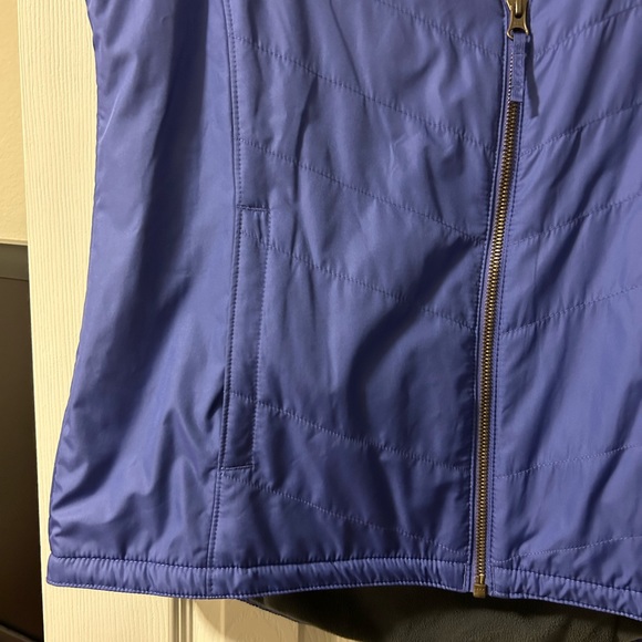 *Women’s Columbia, fleece lined, water resistant vest. - Picture 4 of 7